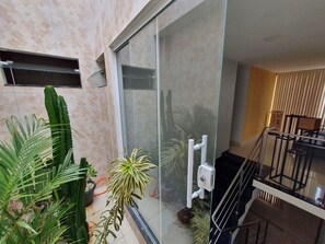 Interior - Duplex House Iriri Bathtub and Pool (Anchieta)
