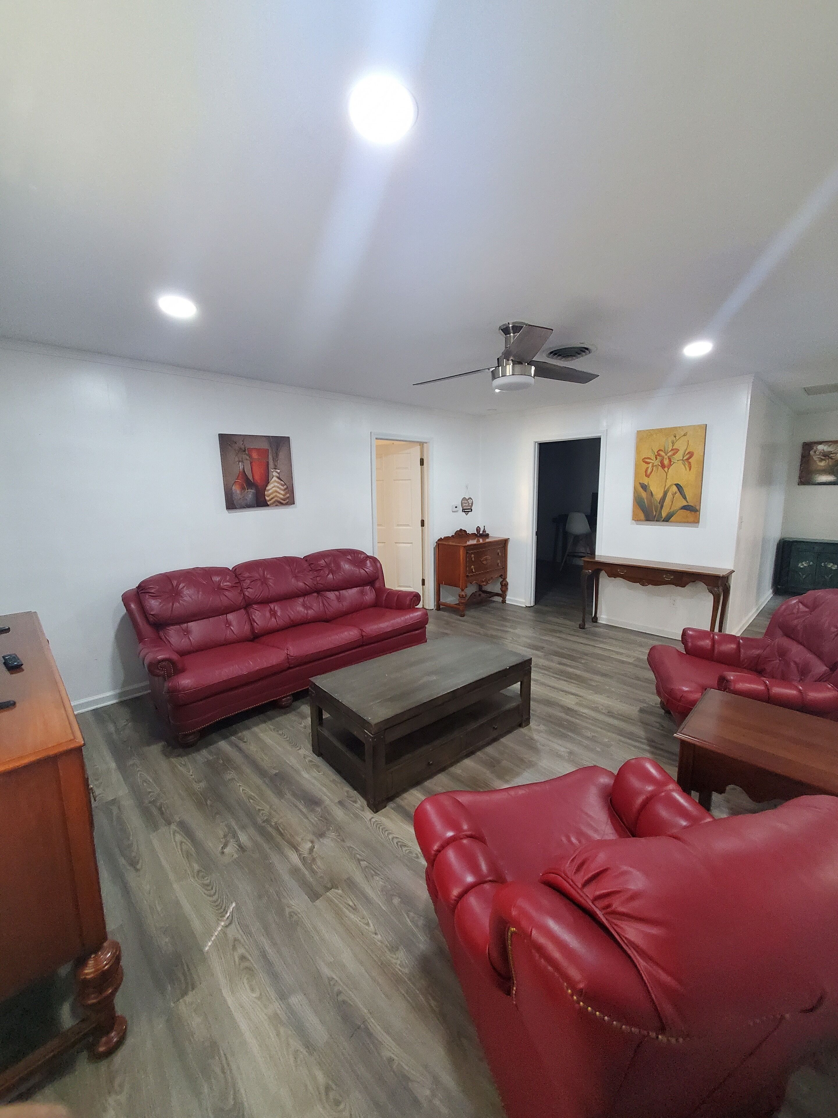 2 bd/1ba goat & chicken 1-acre homestead getaway