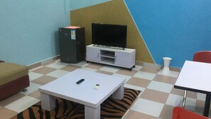 Apartamento standard | Área de estar | TV LED 42 polegadas com canais via satélite, TV, escritórios