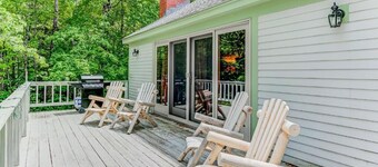 3 Story Mountainside Chalet - Storyland 5 min, hike, bears, waterfalls, explore