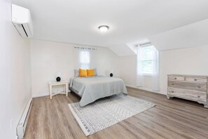 2 bedrooms, desk, iron/ironing board, WiFi - *Mins to the Beach | Portsmouth | Maine* (North Hampton)