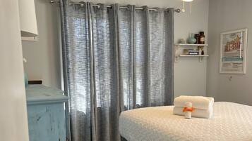 3 bedrooms, desk, iron/ironing board, travel cot