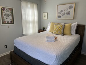 3 bedrooms, desk, iron/ironing board, travel crib
