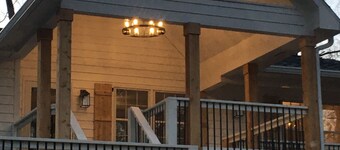 White House on a hill
Pet f., close to wedding venues, Roswell, Milton & Canton.