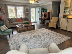 Smart TV, DVD player, books, printers