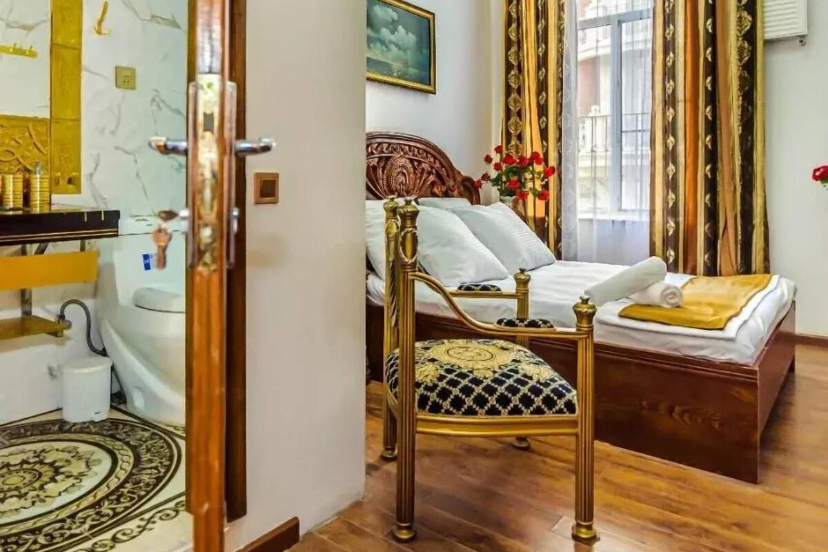 Blackout curtains, soundproofing, iron/ironing board, free WiFi