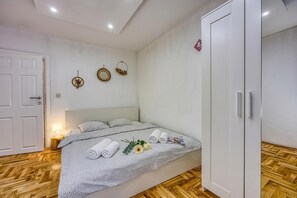 1 chambre, fer et planche à repasser, Wi-Fi gratuit, draps fournis