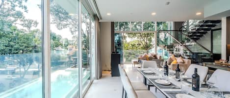 Lyxvilla - 4 sovrum - privat pool | Eget kök | KylskÄp, mikrovÄgsugn, ugn och spishÀll