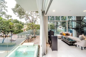 Luksus-villa - 4 soveværelser - privat pool | Stue | 50-tommers fladskærms-tv med kabelkanaler, tv, smarte højttalere