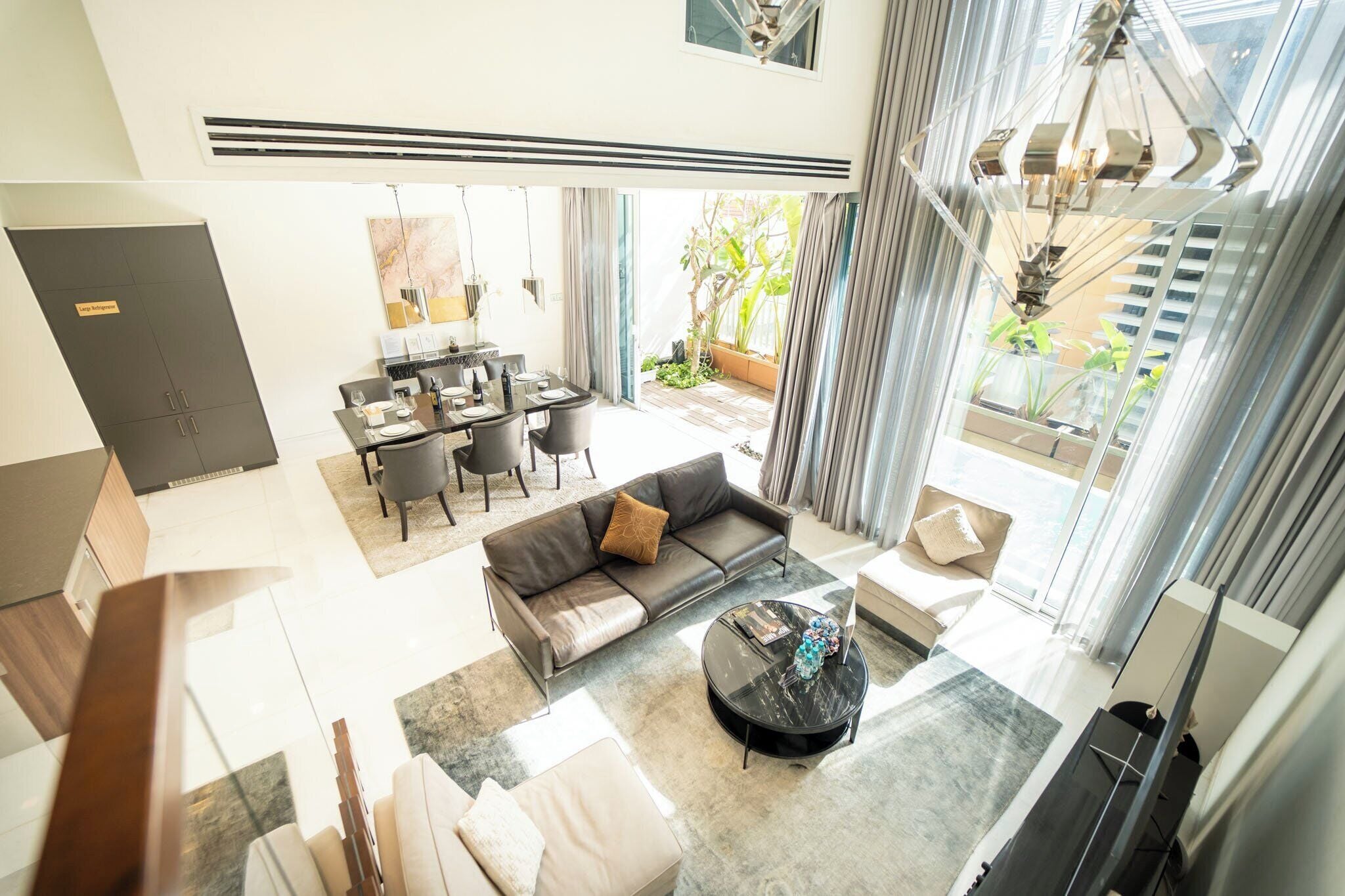 Luxury-Villa, 3 Schlafzimmer, eigener Pool | Wohnbereich | 50-Zoll-Flachbildfernseher mit Kabelempfang, Fernseher, Smart Speakers