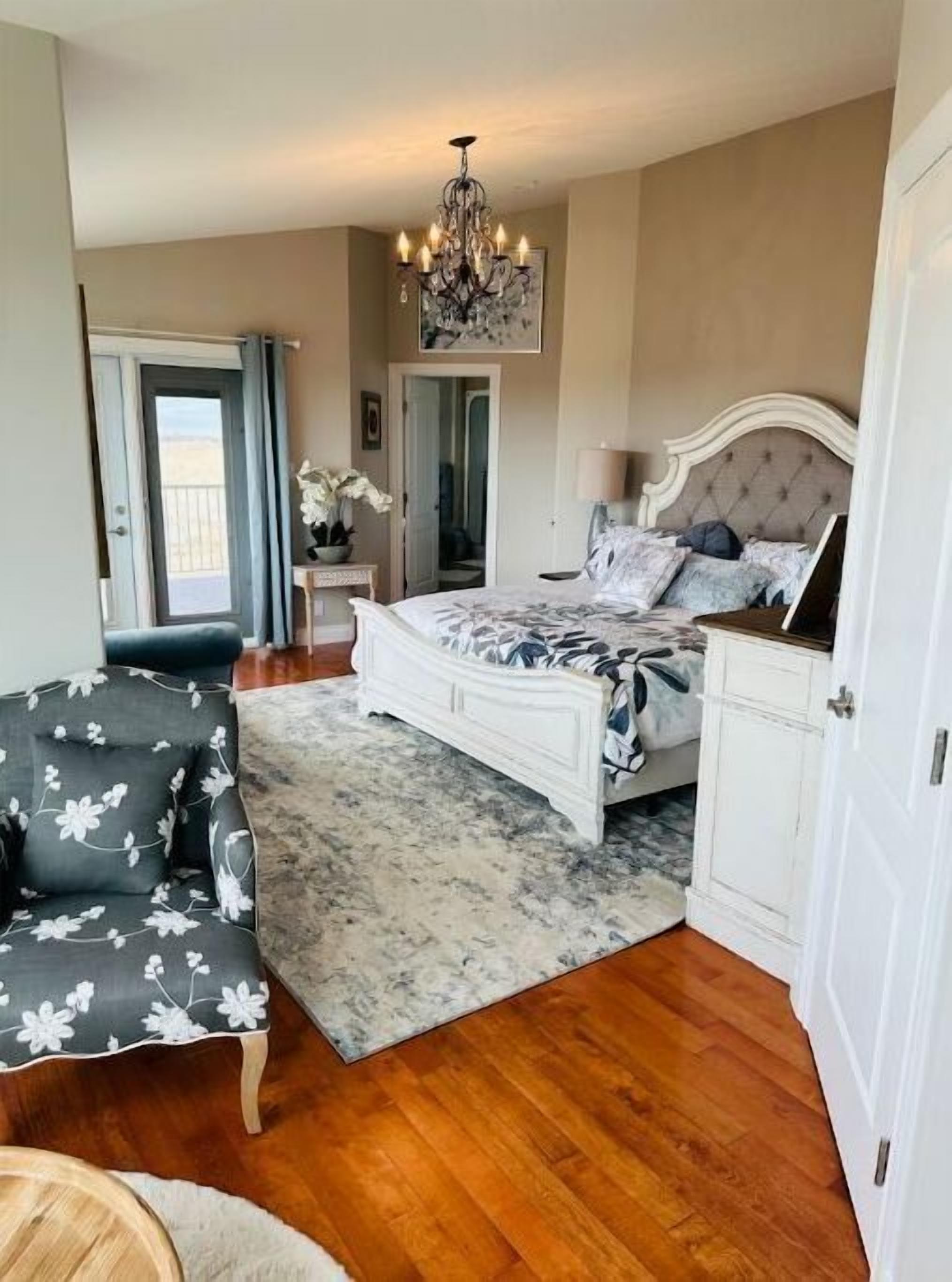 Spacious, family-friendly retreat; panoramic views