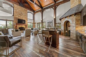 Fernseher, Kamin, Arbeitsbereiche