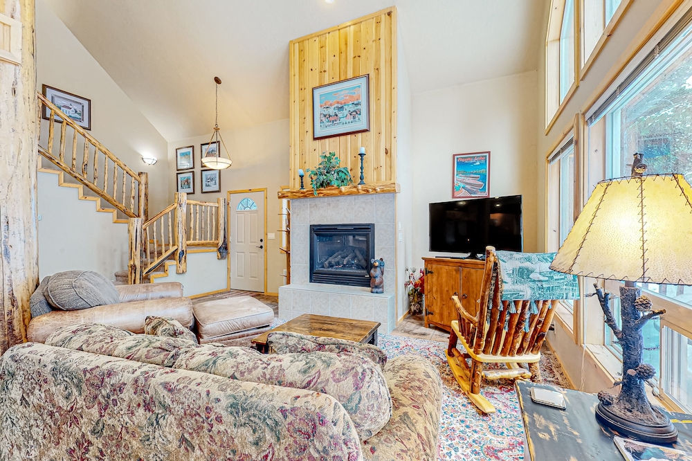 Dog-friendly wilderness retreat with a fireplace, deck, & grill - pool access