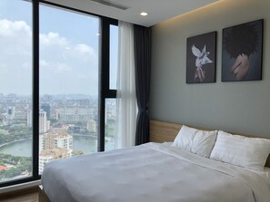 In-room safe, blackout drapes, iron/ironing board, free WiFi - Vinhomes Metropolis 3Brs (Hanoi)
