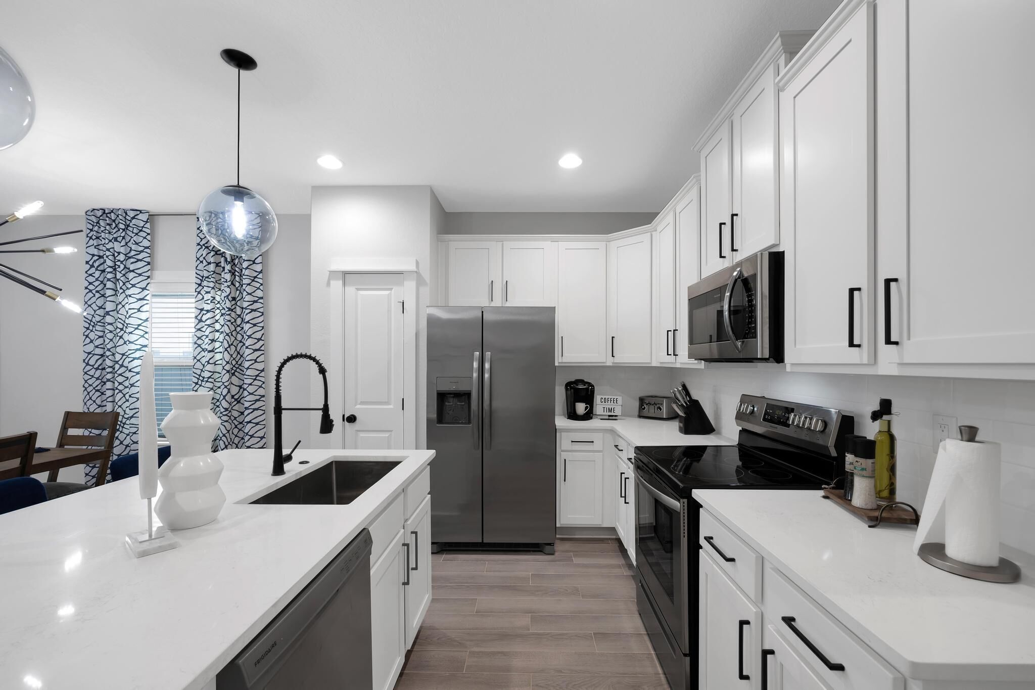 Side B #JaxBeachRetreat w/ Gameroom and Backyard Oasis 