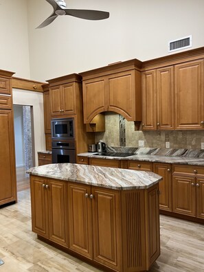 Fridge, microwave, stovetop, cookware/dishes/utensils