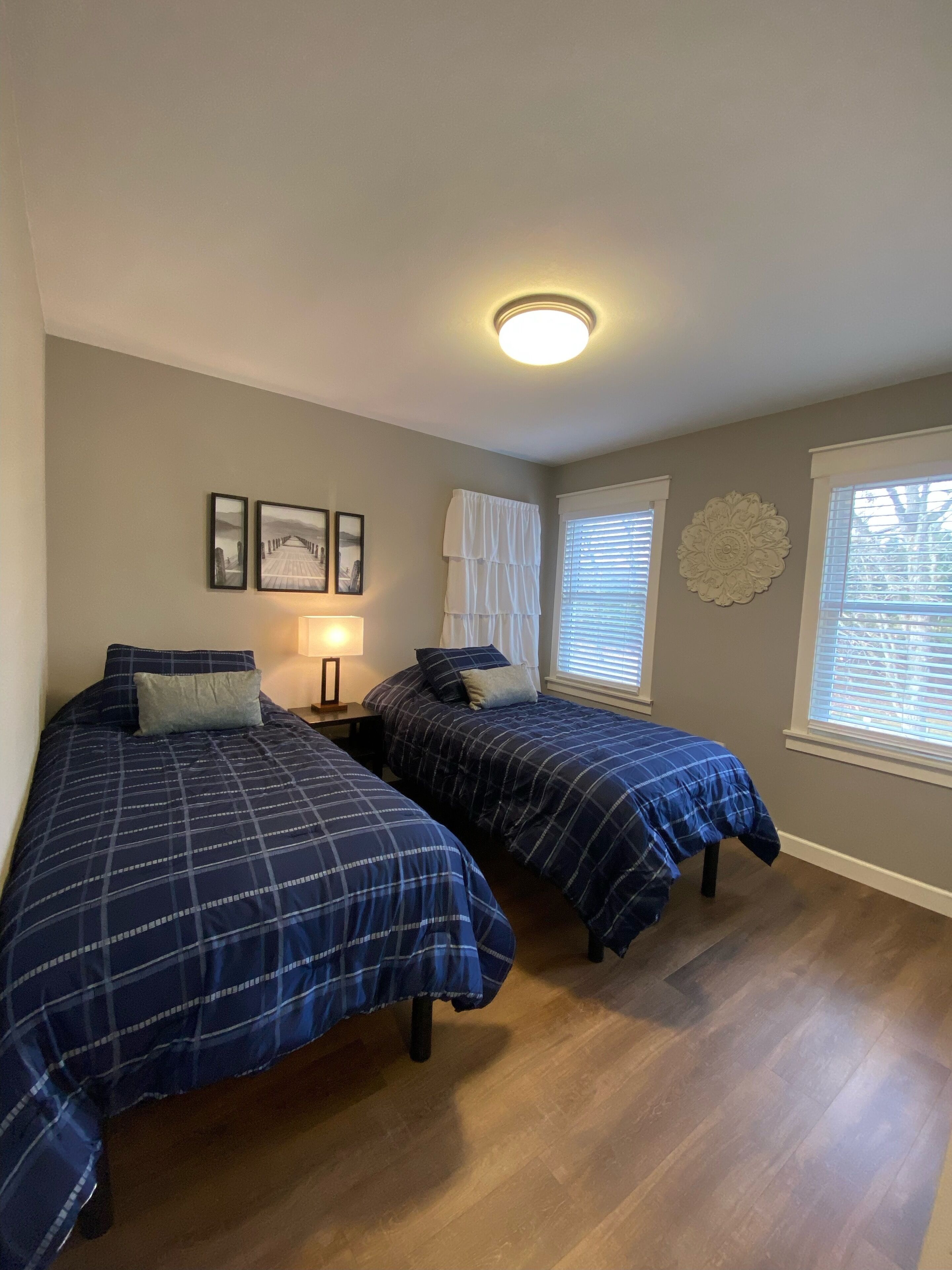 Cozy Corner Cottages-3 Bedroom House Rental