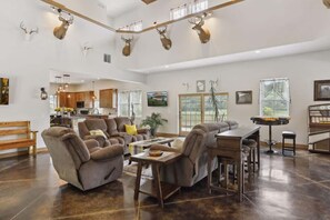 Televisión y chimenea 