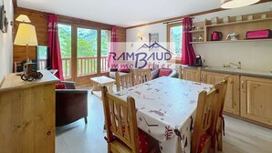 A cozy chalet with a dining area, kitchen, and large windows offering scenic views. - 3 rooms 6 people Wifi Covered parking (VALLOIRE)