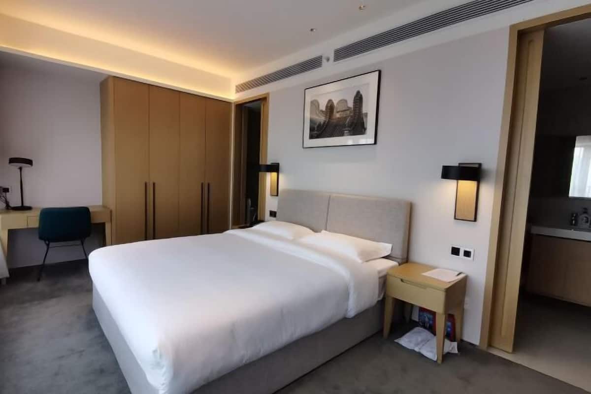 3 bedrooms, blackout drapes, free WiFi, bed sheets