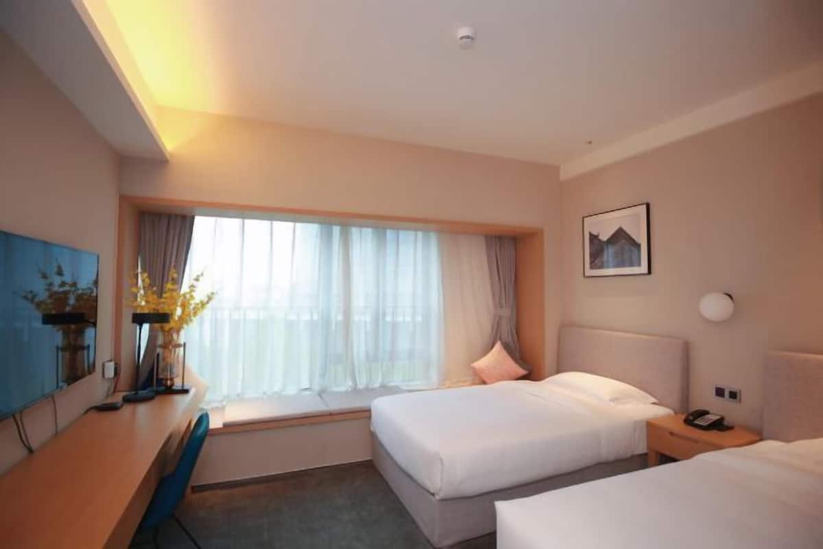 3 bedrooms, blackout drapes, free WiFi, bed sheets
