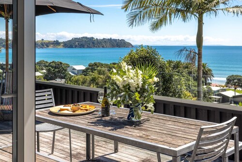 Black Bach - Onetangi Beach Views