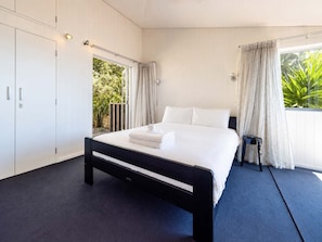 3 chambres, fer et planche à repasser, Wi-Fi, draps fournis