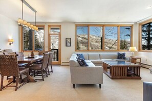 TV, fireplace - Highlands Lodge Beaver Creek - Corner Unit (Beaver Creek)