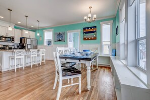 Unclassified image, 5 of 29, button