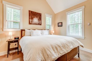 4 Schlafzimmer, Schreibtisch, Bügeleisen/Bügelbrett, Reisekinderbett