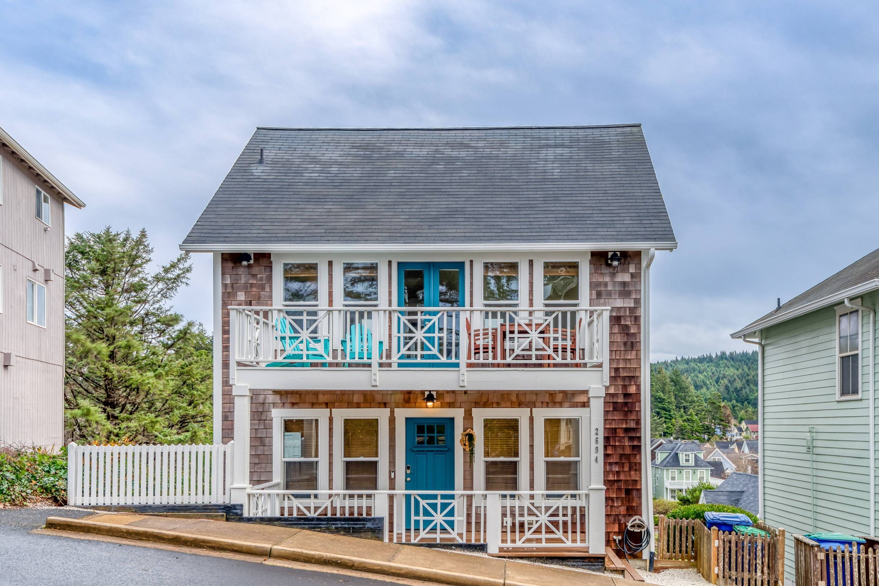 Sensational Coastal Escape in Olivia Beach, Pet Friendly, Hot Tub, Seconds to Park and Beach