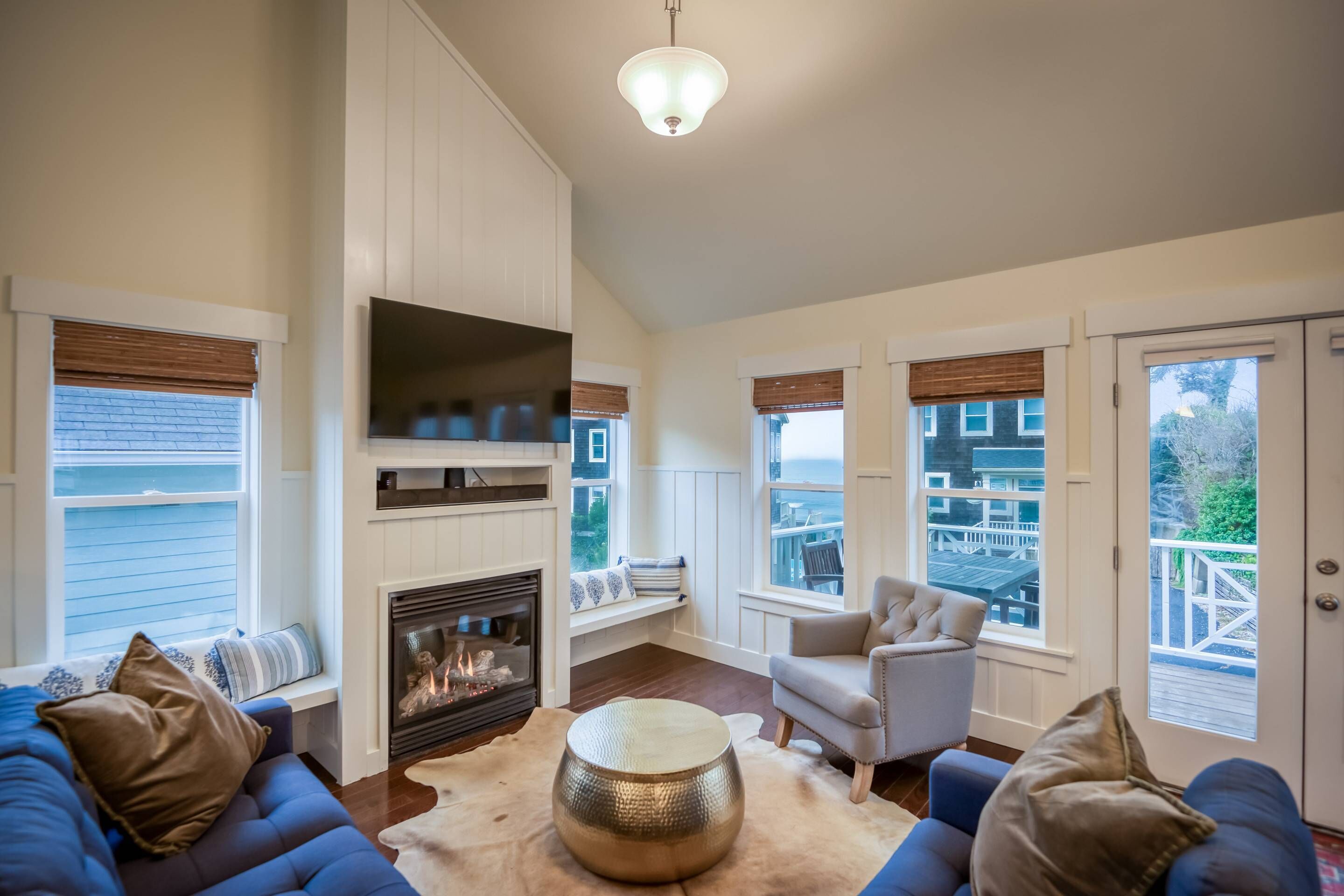 Sensational Coastal Escape in Olivia Beach, Pet Friendly, Hot Tub, Seconds to Park and Beach