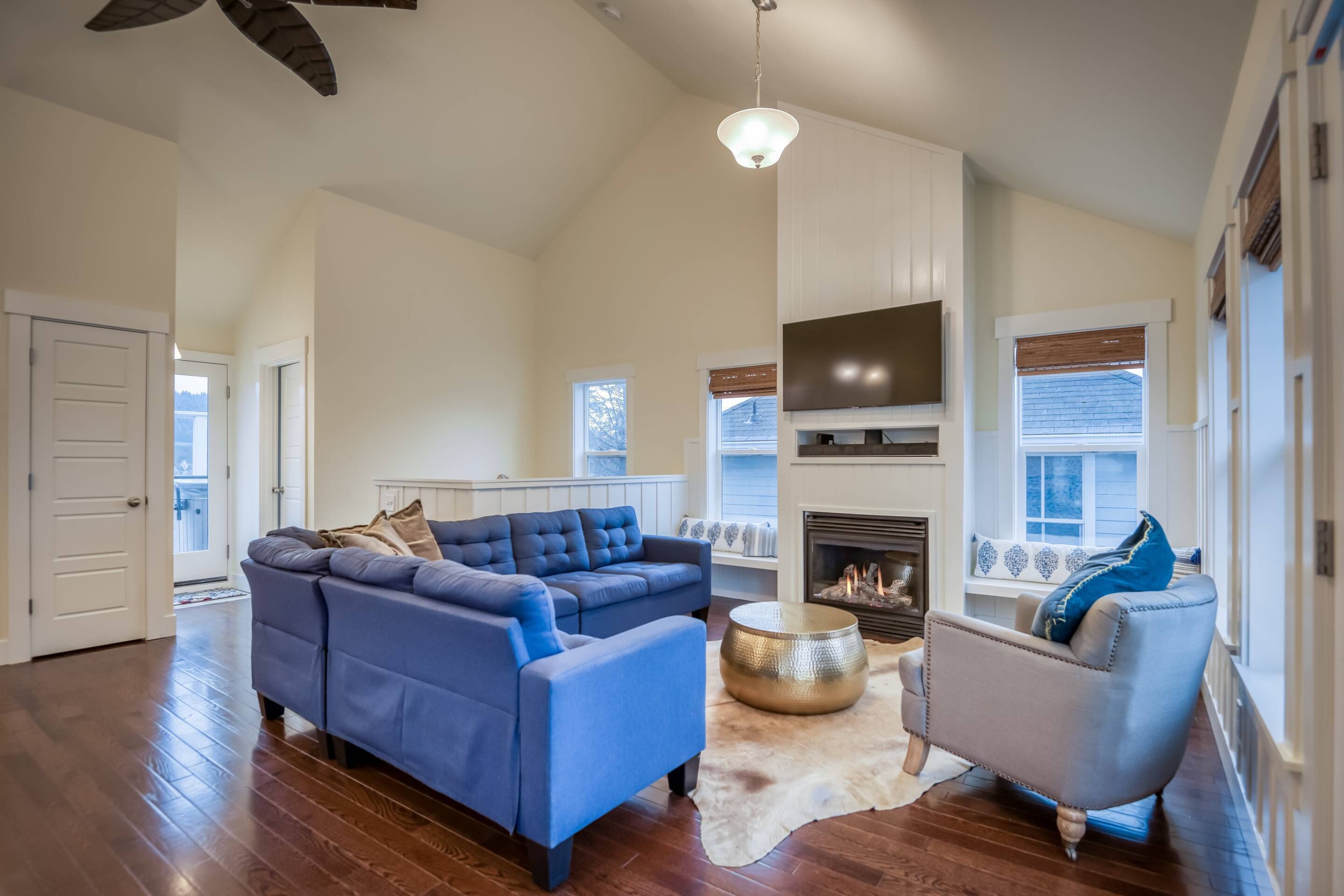 Sensational Coastal Escape in Olivia Beach, Pet Friendly, Hot Tub, Seconds to Park and Beach