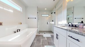 Dusche, Haartrockner, Bidet, Handtücher