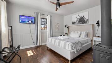 Desk, iron/ironing board, travel crib, WiFi