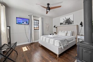 1 slaapkamer, een strijkplank/strijkijzer, reisbedje, wifi