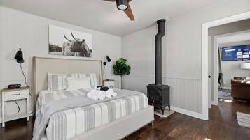 1 bedroom, iron/ironing board, travel crib, WiFi