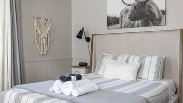 1 bedroom, iron/ironing board, travel crib, WiFi
