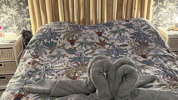 3 bedrooms, travel crib, WiFi, bed sheets