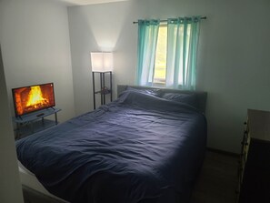 3 bedrooms, iron/ironing board, WiFi, bed sheets - Centralia, IL Full 3 BR Home at Foundation Park Entrance (Centralia)