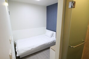 Basic Single Room | Free WiFi, bed sheets - Stay in Blue (Seoul)