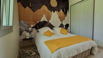 2 bedrooms, desk, iron/ironing board, travel crib
