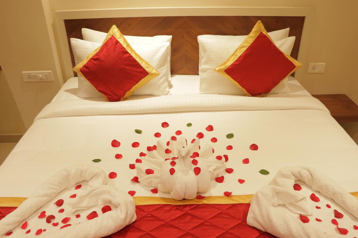 Standard Double Room, 1 Queen Bed, Smoking | Desk, laptop workspace, free WiFi