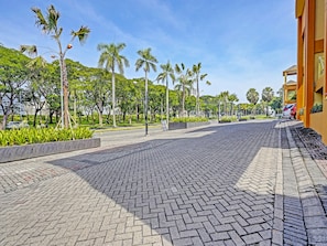 Parking - OYO 91846 Ms Rini Homestay Syariah (Surabaya)