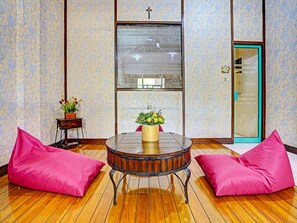 Lobby sitting area - OYO 91846 Ms Rini Homestay Syariah (Surabaya)