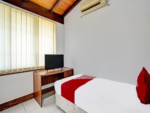 Free WiFi, bed sheets - OYO 91846 Ms Rini Homestay Syariah (Surabaya)