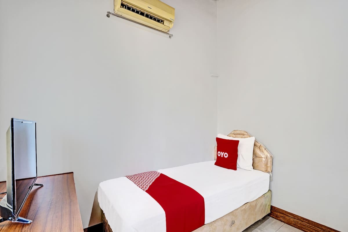 Standard Single Room | Free WiFi, bed sheets