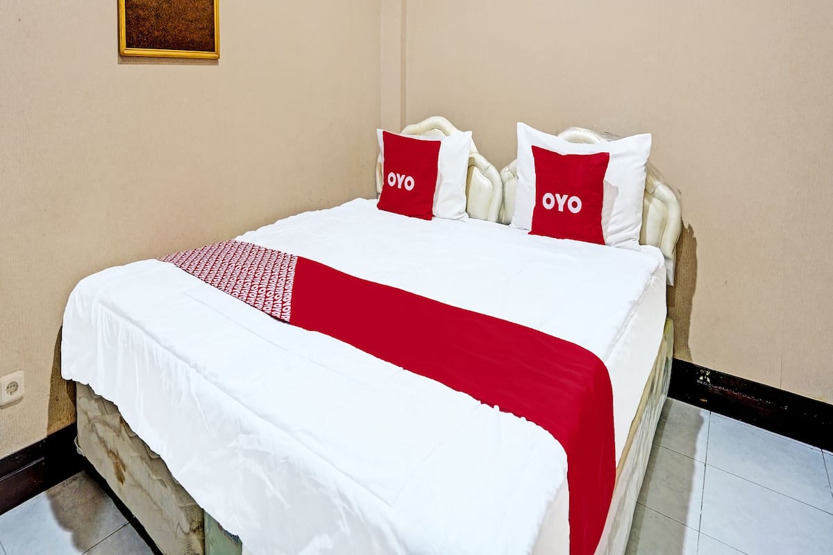Standard Double Room | Free WiFi, bed sheets