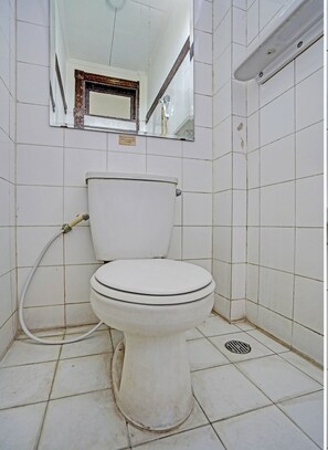 Bathroom - OYO 91846 Ms Rini Homestay Syariah (Surabaya)