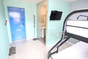 Habitación triple económica | Wifi gratis y ropa de cama